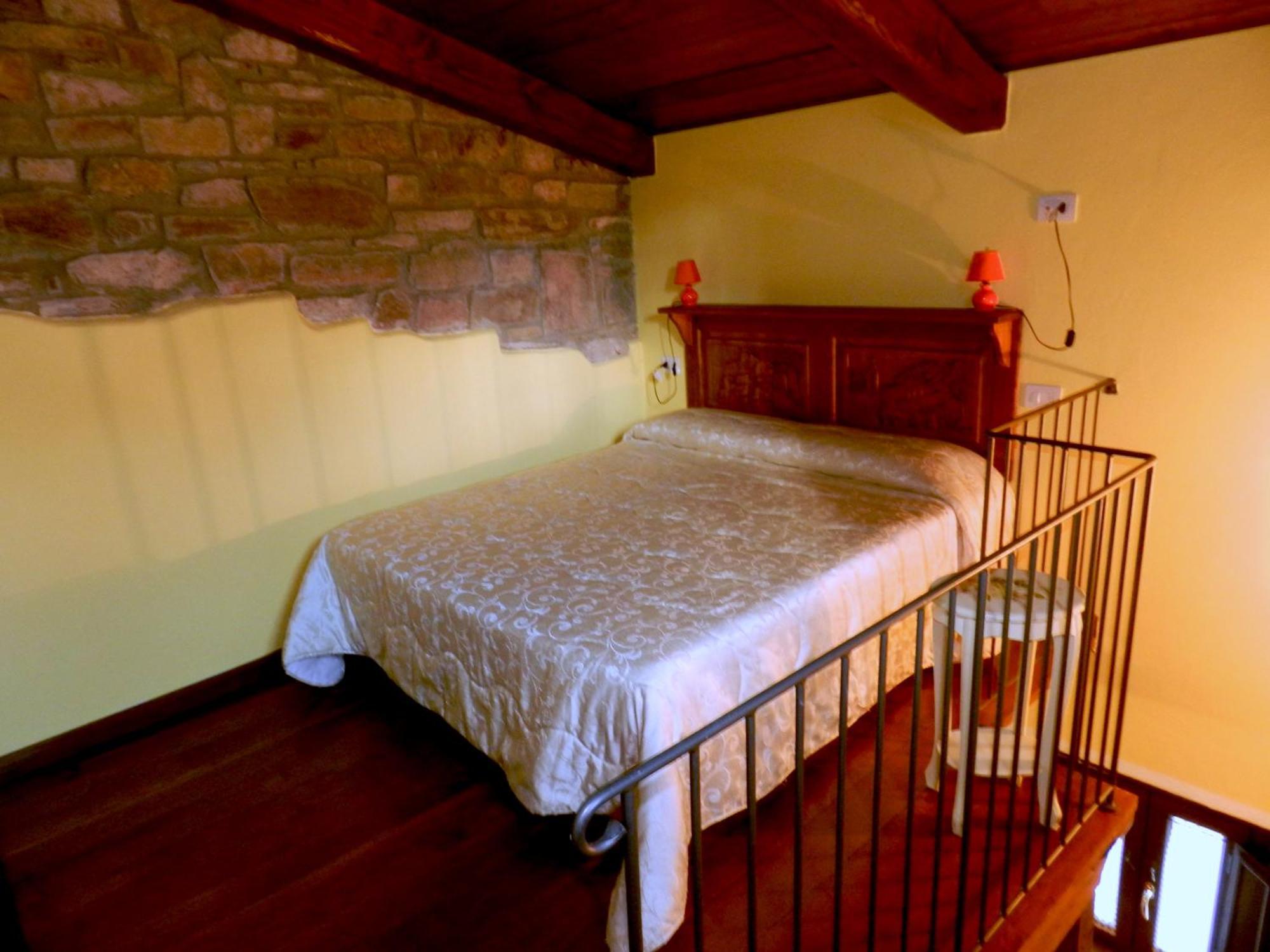 Agriturismo Vezzano Кьюзи-делла-Верна Номер фото